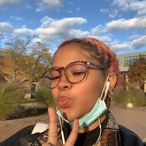 Meet your Posher, Madeline